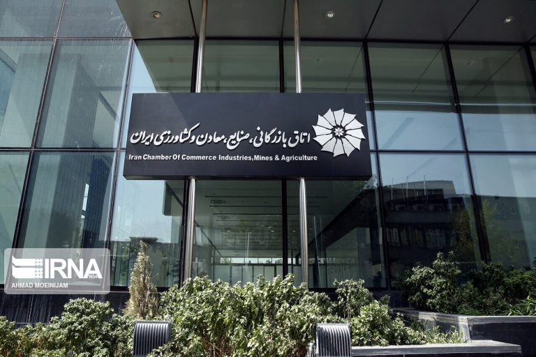 تاکید مرکز پژوهش‌های اتاق ایران؛ شرق یا غرب نمی‌توانند جایگزین یکدیگر در دیپلماسی اقتصادی ایران باشند.